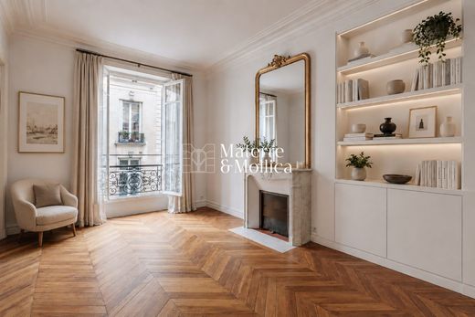 Apartment in Saint-Germain, Odéon, Monnaie, Paris
