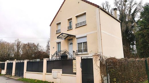 Casa de lujo en Saint-Ouen-l'Aumône, Valle de Oise