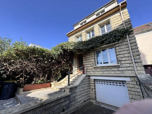 Luxury home in Suresnes, Hauts-de-Seine