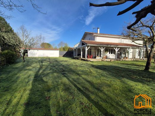 Luxury home in Saint-Julien-en-Born, Landes