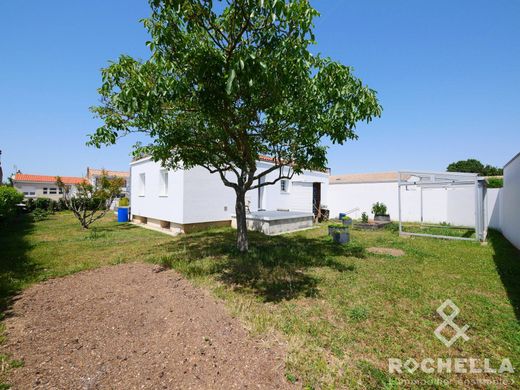 Luxury home in L'Houmeau, Charente-Maritime