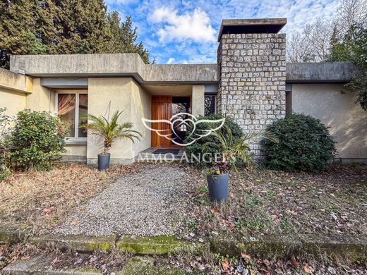 Luxury home in Morières-lès-Avignon, Vaucluse