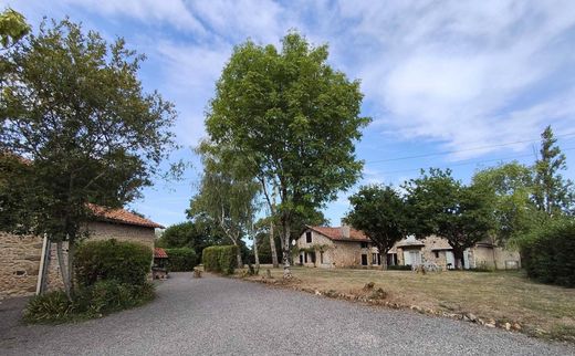 Maison de luxe à Chasseneuil-sur-Bonnieure, Charente