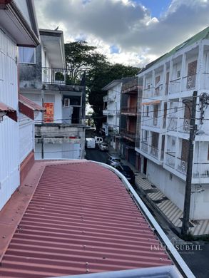 Pointe-à-Pitre, Guadeloupeのアパートメント・コンプレックス