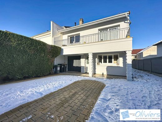 Maison de luxe à Magny-les-Hameaux, Yvelines