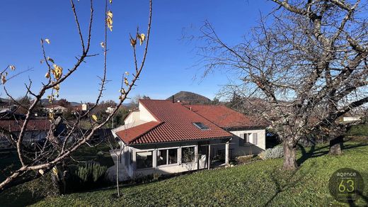 Casa de lujo en Billom, Puy de Dome