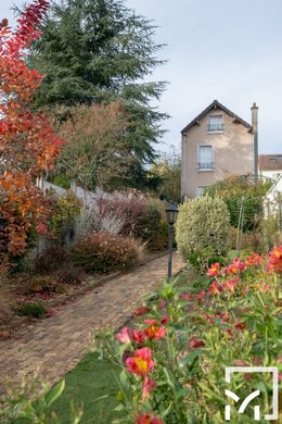 Luxury home in Le Mesnil-le-Roi, Yvelines