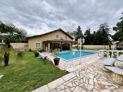 Элитный дом, Charvieu-Chavagneux, Isère