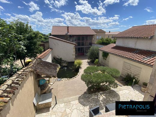 Luxury home in Quincieux, Rhône