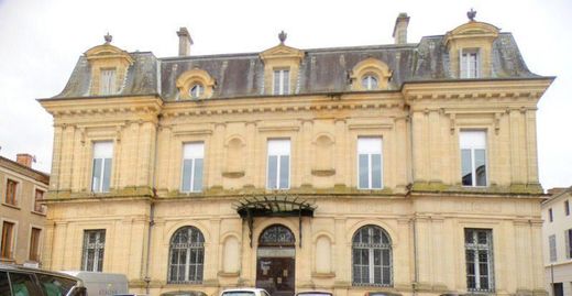 Κτίριο σε Villeneuve-sur-Lot, Lot-et-Garonne