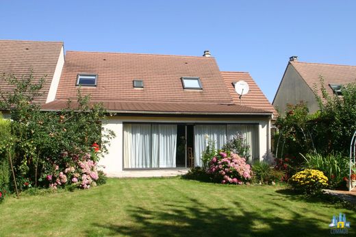 Luxe woning in Trappes, Yvelines