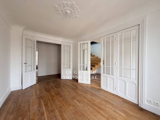 Apartment in Asnières-sur-Seine, Hauts-de-Seine