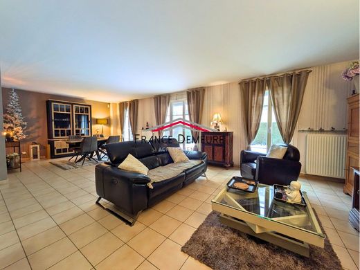 Luxury home in Le Plessis-Bouchard, Val d'Oise