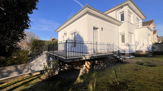 منزل ﻓﻲ La Frette-sur-Seine, Val d'Oise