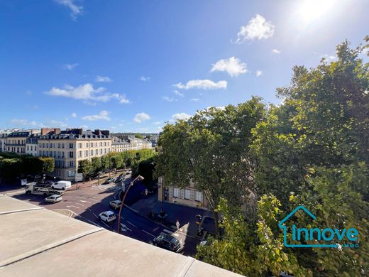 Apartment / Etagenwohnung in Versailles, Yvelines