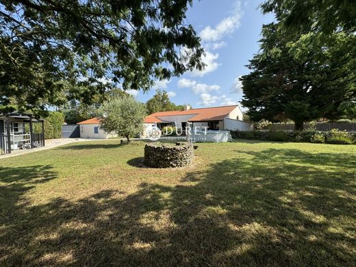 Luxus-Haus in Soullans, Vendée