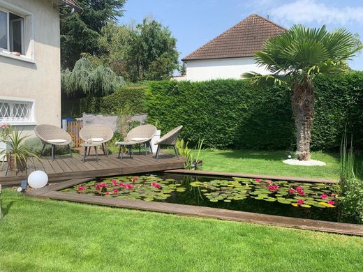 Luxe woning in Saint-Pierre-du-Perray, Essonne