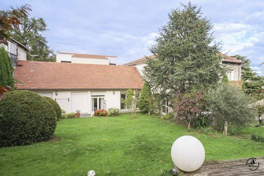 Luxe woning in Saint-Étienne, Loire