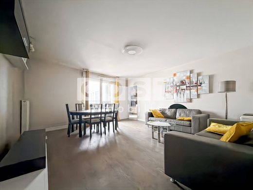 Apartment / Etagenwohnung in Gennevilliers, Hauts-de-Seine