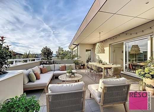 Apartment / Etagenwohnung in Annemasse, Haute-Savoie
