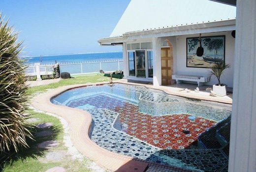 Luxury home in Tahiti