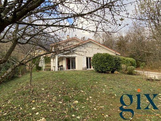 Saint-Ismier, Isèreの高級住宅