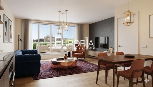 Apartment in Montmartre, Abbesses, Grandes-Carrières, Paris