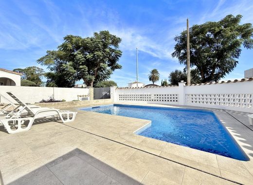 Luxus-Haus in Empuriabrava, Provinz Girona