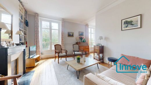 Apartment / Etagenwohnung in Versailles, Yvelines