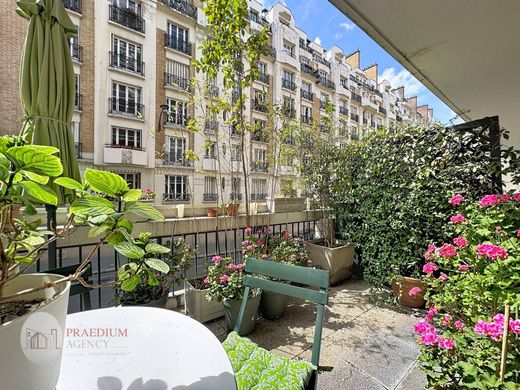 Apartment in Motte-Picquet, Commerce, Necker, Paris