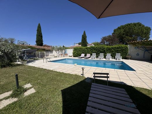 Luxury home in Pernes-les-Fontaines, Vaucluse