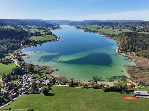 Casa di lusso a Saint-Point-Lac, Doubs