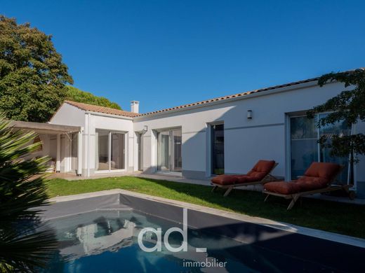 Casa di lusso a Lagord, Charente-Maritime