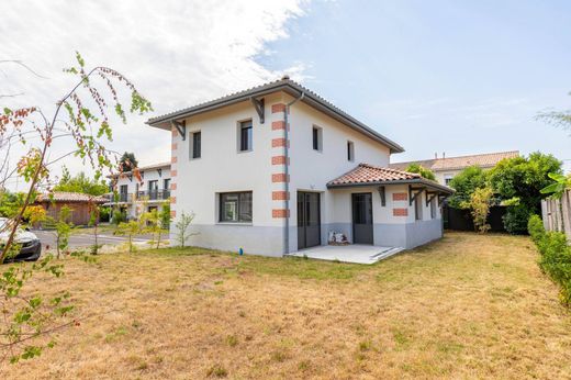Casa di lusso a Villenave-d'Ornon, Gironda