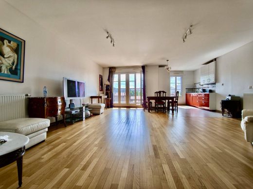 Apartment in Courbevoie, Hauts-de-Seine