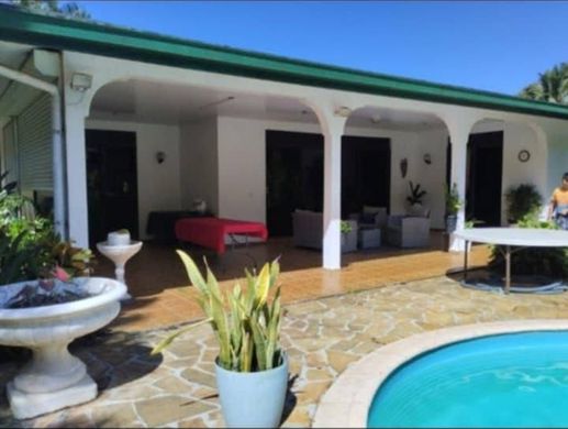 Luxury home in Taravao, District de Vairao