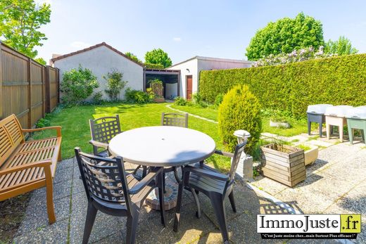 Casa de lujo en Montigny-le-Bretonneux, Yvelines