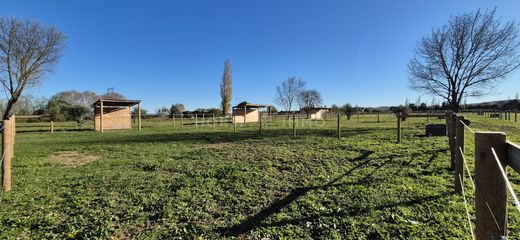 Πολυτελή κατοικία σε Saint-Julien-de-Peyrolas, Gard