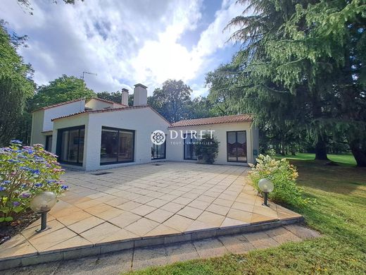 Luxe woning in Le Poiré-sur-Vie, Vendée