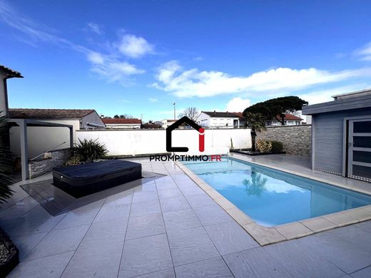 Luxury home in Vaux-sur-Mer, Charente-Maritime