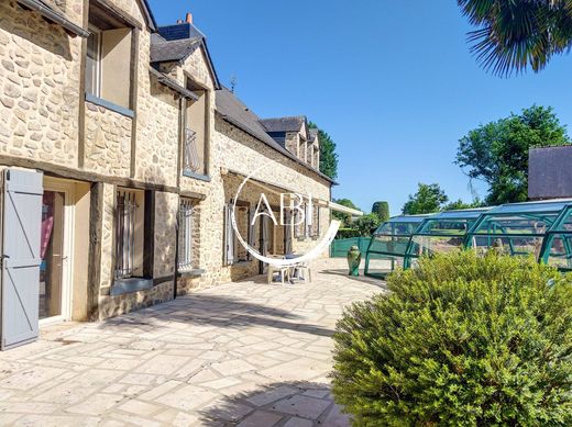 Casa de lujo en Saint-Georges-Buttavent, Mayenne