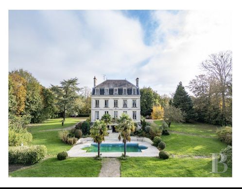 Castle in Saint-Pierre-en-Auge, Calvados