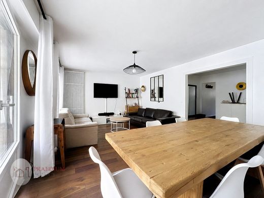 Apartment in Courbevoie, Hauts-de-Seine
