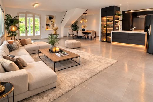 Элитный дом, Saint-Médard-d'Eyrans, Gironde