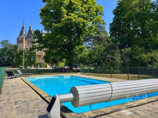 Castle in Mars-sur-Allier, Nièvre