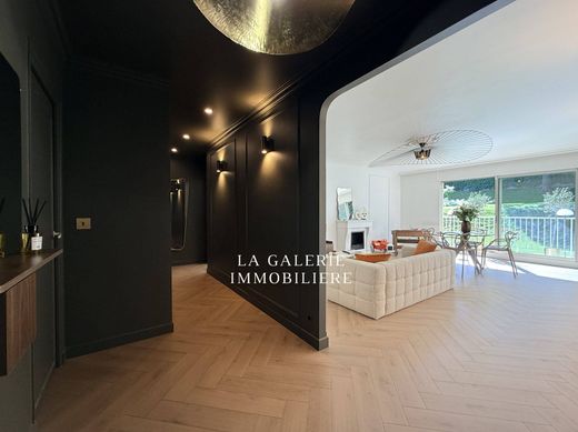 Daire Suresnes, Hauts-de-Seine