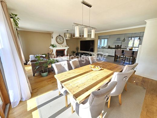 Luxury home in Éragny, Val d'Oise