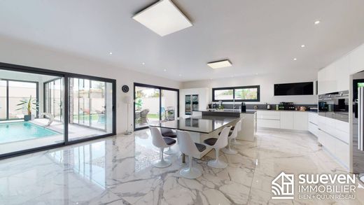Luxury home in Llupia, Pyrénées-Orientales