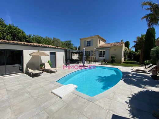 Luxe woning in Entraigues-sur-la-Sorgue, Vaucluse