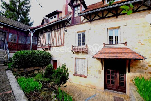 Luxe woning in Jouy-le-Moutier, Val d'Oise